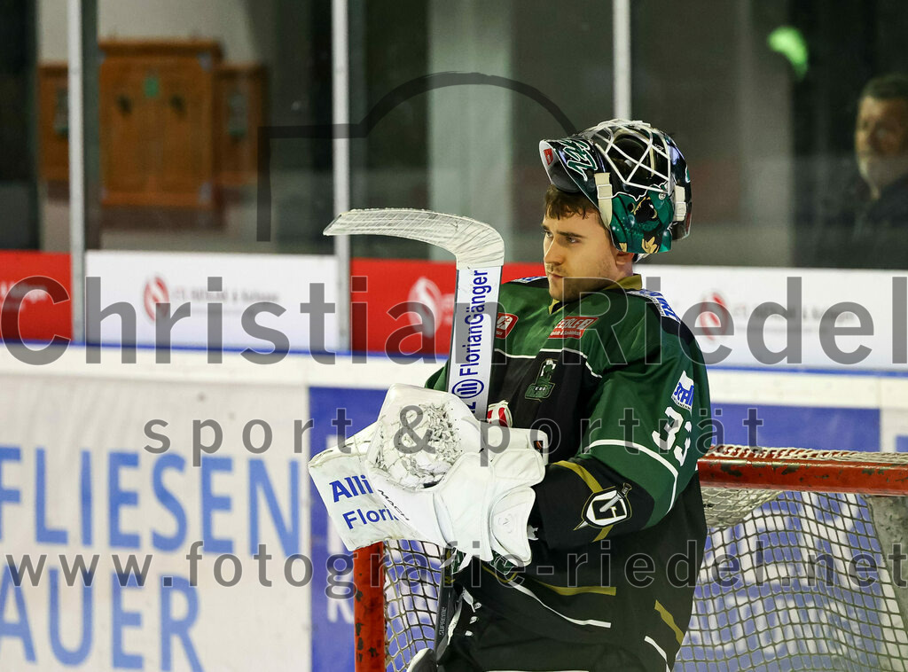2022-10-30_045_TSV_Erding_gegen_ESC_Riverrats_Geretsried | Erding, Deutschland, 30.10.2022:
Eishockey, Bayernliga 2022 / 2023, 9. Spieltag, TSV Erding gegen ESC Riverrats Geretsried, Endergebnis: 3:5

Torwart Thomas Hingel (Erding Gladiators, #33)

Foto: Christian Riedel / fotografie-riedel.net