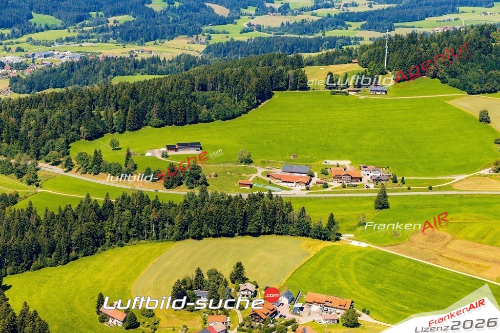 Luftaufnahme Unterreute Oberreute - Die Luftaufnahme wurde 2025 vom UL-Flugzeug heraus erstellt ( keine Drohne ) - Hochauflösende Luftaufnahme - für professionelle Ausdrucke geeignet. Die Geschenkidee !Mit Lizenz und Bildrechte bestellbar