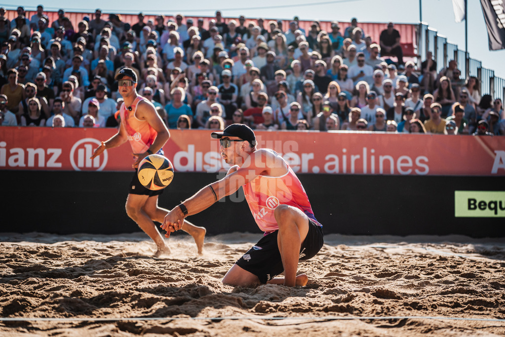 Beachvolleyball | Männer | Allianz German Beach Tour 2025 | Tourstop Düsseldorf | 11.05.2025 | Lukas Pfretzschner nimmt den Ball an