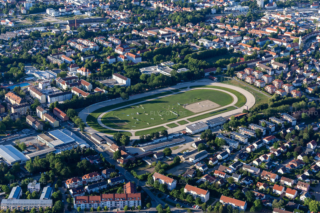 Luftbild: Trabrennbahn Straubing in Straubing im Bundesland Bayern in Deutschland. – Foto: IMG_133193.jpg vom 03.07.2022 durch Werner Riehm/FLY-FOTO.de – Auflösung des Originals: 5472 x 3648 px – Zucht- und Trabrennverein Straubing e.V.