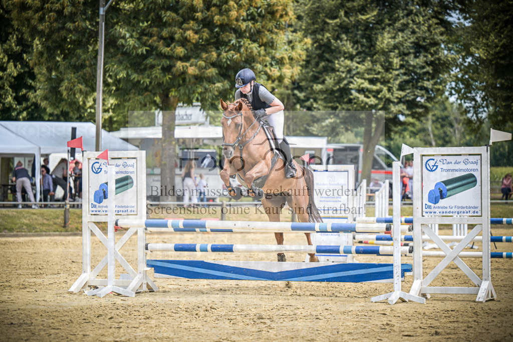 DOS_7400 | Entdecke hochwertige Reitturnierfotos von Foto Oger. Professionell, emotional und authentisch – jetzt Lieblingsmomente im Shop bestellen.Deutschlandweite Turnierfotografie. - Realisiert mit Pictrs.com