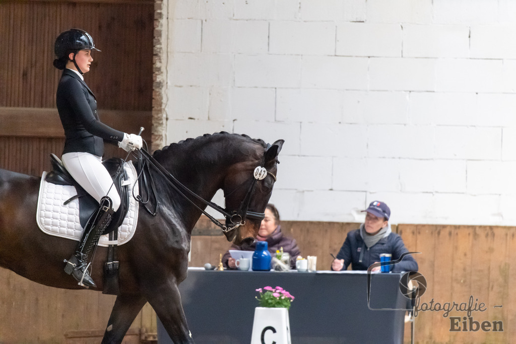Dressurprüfung Kl.S* RC Helle | Lena Sophie Osterloh (RURV Rastede) mit dem Pferd Bourani R ;Dressurprüfung Kl.S* RC Helle am 15.04.2023 in Gristede (Reithalle RC Helle), Deutschland, Photo: Philip Eiben 2023 - Realisiert mit Pictrs.com