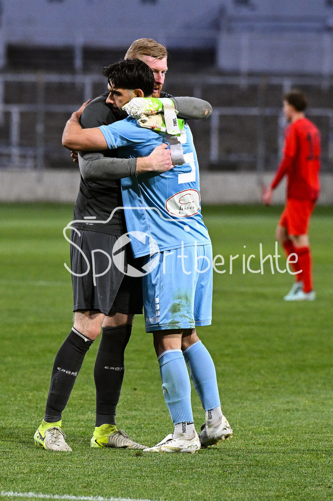 FC Bayern Amateure - Türkgücü München | Nach der Niederlage bei den Bayern steht der Abstieg fuer Tuerkguecue Muenchen fest / Felix THIEL (Tuerkguecue Muenchen 1) und Deniz HAIMERL (Türgücü München 5) / Regionalliga Bayern: FC Bayern Muenchen II - Tuerkguecue Muenchen, Gruenwalder Stadion am 09.05.2025