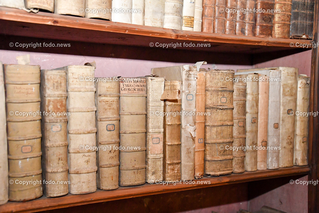 Stift Lambach_ Bibliothek_ 25.08.2022-36 | 25.08.2022, Lambach, AUT, Stift Lambach, Bibliothek, im Bild Bibliothek, alte Buecher