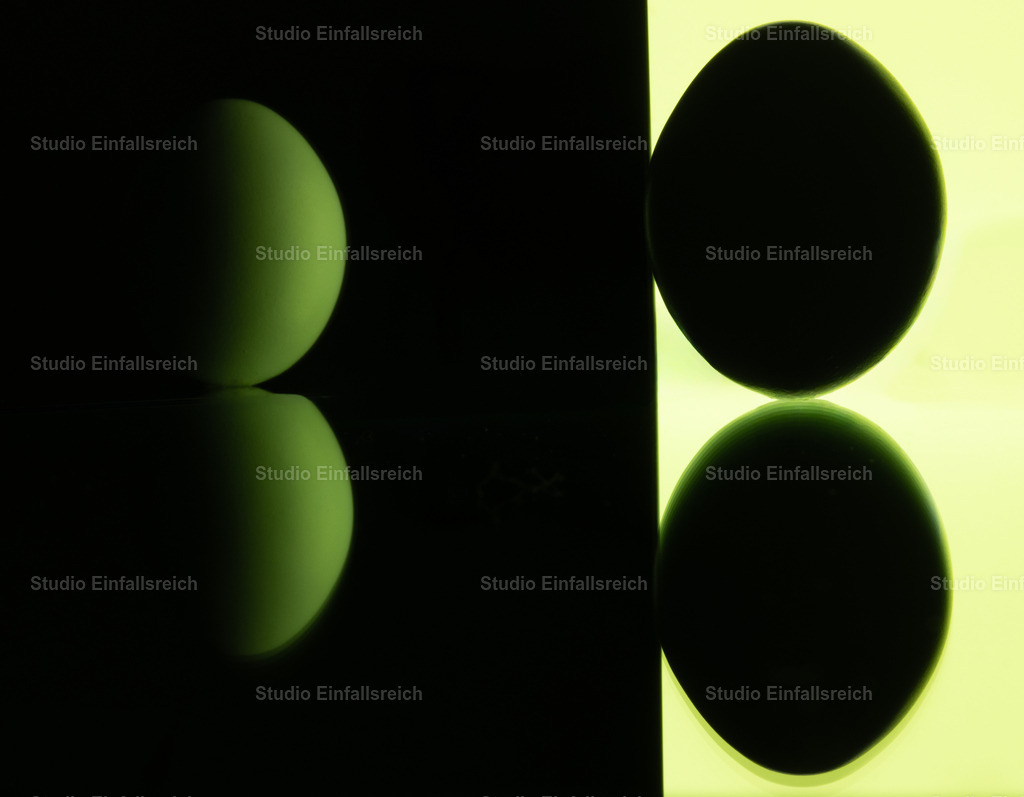 Formvollendet – Ei, abstrakt | Reduziert auf Form, Licht und Schatten wird das Ei hier zur abstrakten Studie. Klare Linien und feine Übergänge laden zum genauen Hinsehen ein. Ein grafisch starkes Motiv, das in modernen Interieurs besonders wirkt. Als Fine-Art-Print und Wandbild in verschiedenen Größen erhältlich. - Realisiert mit Pictrs.com