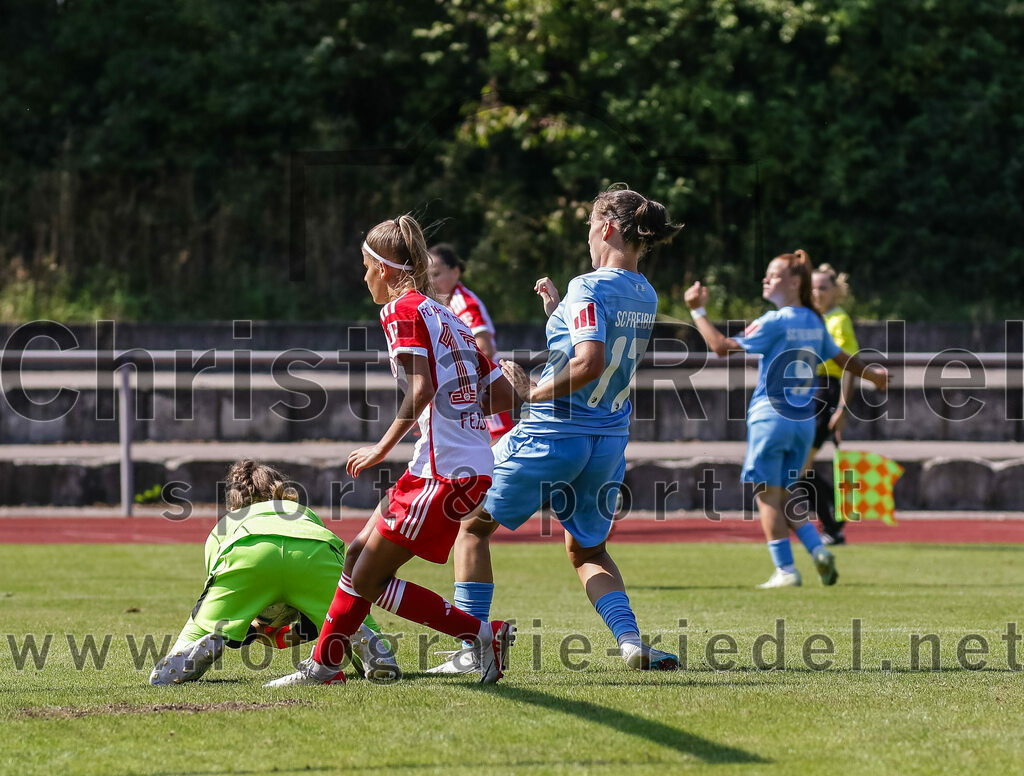 2023-09-09_063_FC_Bayern_Muenchen_gegen_SC_Freiburg | Aschheim, Deutschland, 09.09.2023:
Fußball, B-Juniorinnen-Bundesliga Süd 2023 / 2024, 1. Spieltag, FC Bayern München gegen SC Freiburg, Endergebnis: 4:0

Foto: Christian Riedel / fotografie-riedel.net