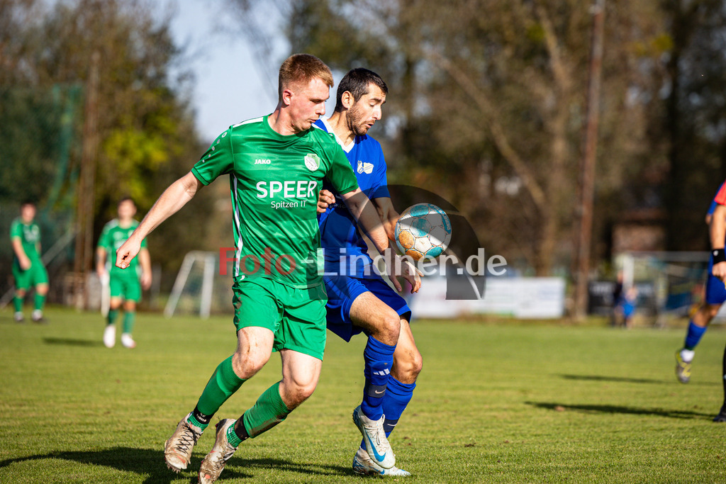 SG SV Eberfing/SV Söchering gegen FC Seeshaupt | Fußball A-Klasse Herren Gruppe 5, SG SV Eberfing/SV Söchering gegen FC Seeshaupt, 20241027,Zweikampf zwischen Lukas REISACHER (FC Seeshaupt 20) und Andreas BUCHNER (SG SV Eberfing/SV Söchering 15),2024-10-27 in Eberfing (Sportpark Eberfing), Lukas REISACHER (FC Seeshaupt 20), Andreas BUCHNER (SG SV Eberfing/SV Söchering 15)Copyright: WolfgangxLindner www.foto-lindner.de