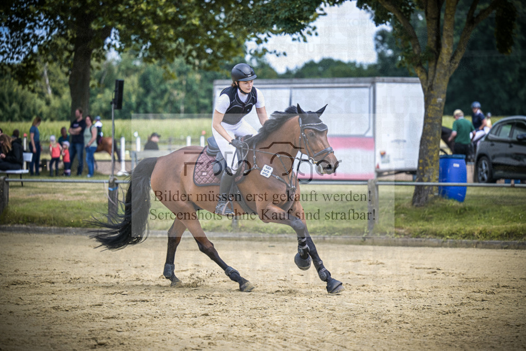 DOS_9638 | Entdecke hochwertige Reitturnierfotos von Foto Oger. Professionell, emotional und authentisch – jetzt Lieblingsmomente im Shop bestellen.Deutschlandweite Turnierfotografie. - Realisiert mit Pictrs.com