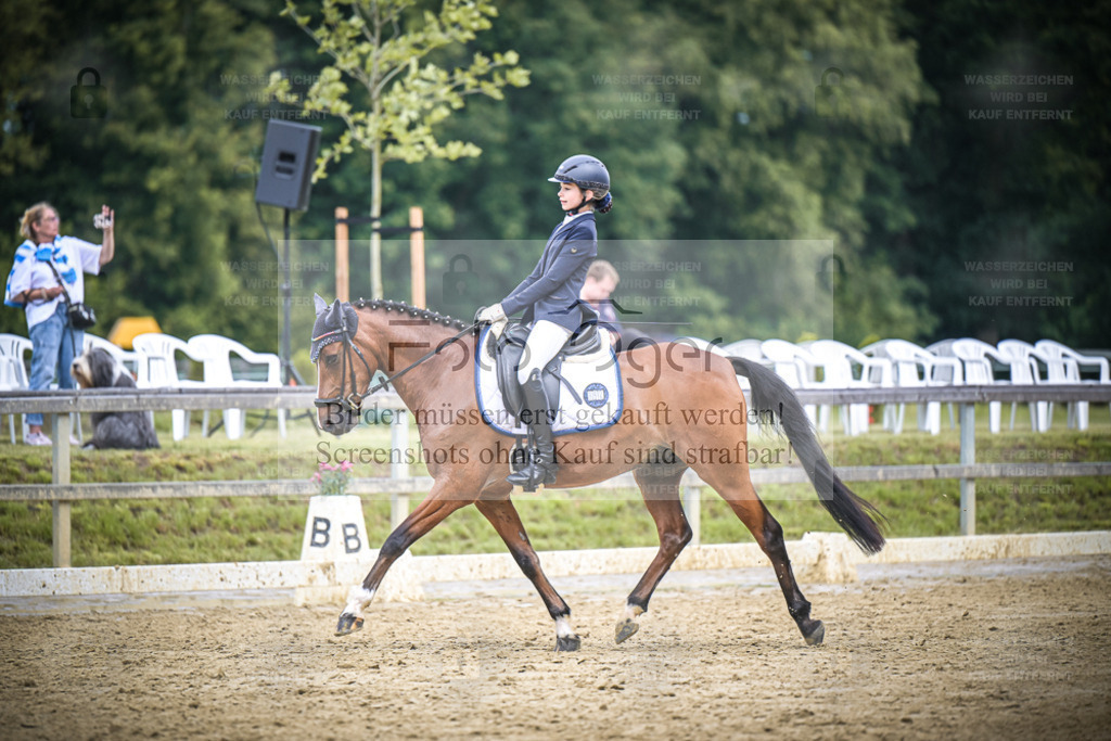 DOS_3567 | Entdecke hochwertige Reitturnierfotos von Foto Oger. Professionell, emotional und authentisch – jetzt Lieblingsmomente im Shop bestellen. - Realisiert mit Pictrs.com