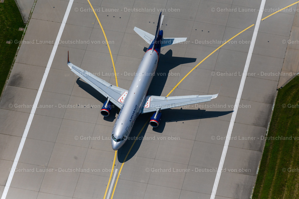 4046379 | FILDERSTADT 19.07.2021 Passagierflugzeug der russischen Fluggesellschaft " Aeroflot " beim Start auf dem Flughafen Stuttgart in Filderstadt im Bundesland Baden-Württemberg, Deutschland. // Passenger aircraft of the Russian airline "Aeroflot" taking off at Stuttgart Airport in Filderstadt in the state Baden-Wuerttemberg, Germany. Foto: Gerhard Launer