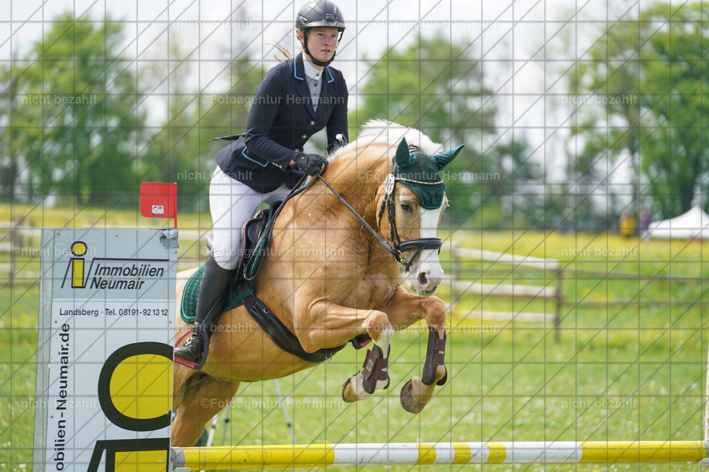 20240509-FAH02764 | Turnierbilder der Turnierfotografen Bayern, Pferdesport Fotografie, Reitsportbilder, Turnier Landberg am Lech, Turnierbilder bayern, Fotoagentur Herrmann