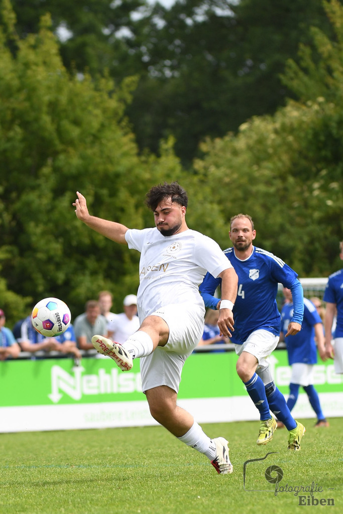 1. FC Nordenham-SV GOTANO | Kreispokal Finale Jade-Weser-Hunte 1. Mannschaften; 1.FC Nordenham (weiß)-SV GOTANO (blau) am 15.06.2025 in Rastede (Sportanlage Köttersweg), Photo: Philip Eiben 2025 - Realisiert mit Pictrs.com