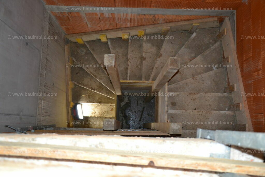 bib-lg04-betonarbeiten-treppen-0732 | Nach LV-Leistungsgruppen sortierte Detailfotos über den Bau eines Hauses. Alle Hausbau-Bilder direkt vom Urheber und Autor der Website Haus-Selber-Bauen.com
