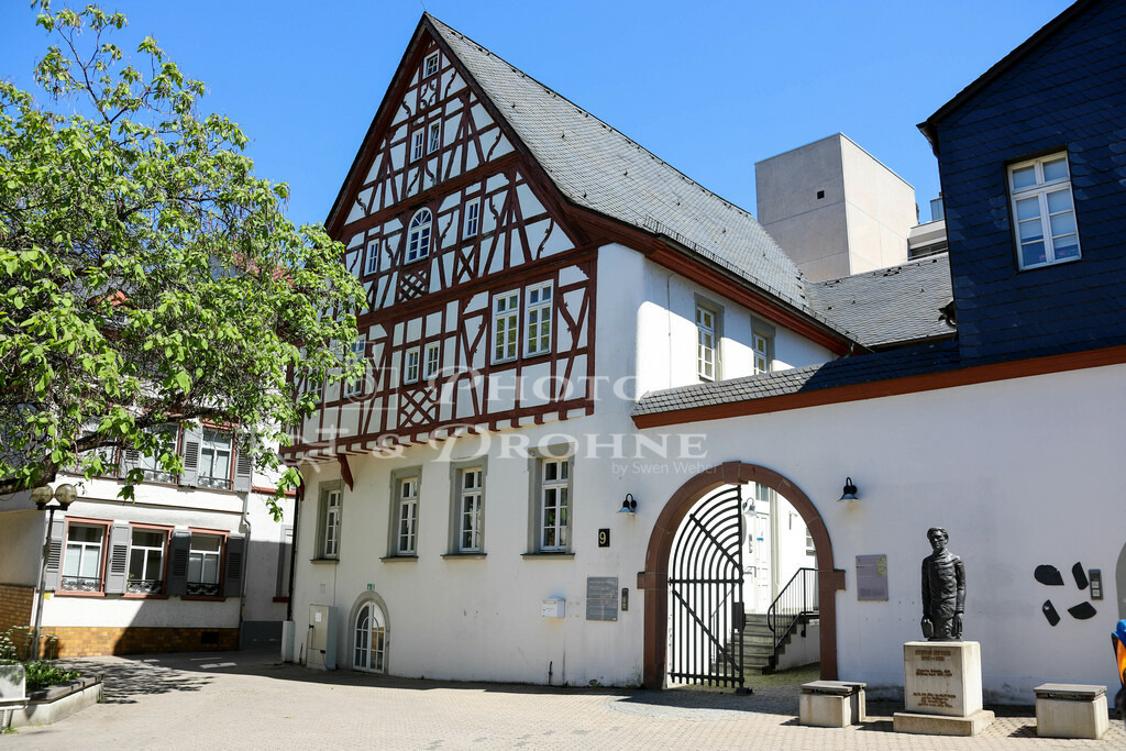 Bingen-9272 | Hier befindet sich das Stefan-George-Museum, das neben einigen privaten Gegenständen von George auch eine große Auswahl an Bücher aus dem George-Umfeld zeigt. - Realisiert mit Pictrs.com