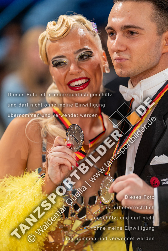 20231111-15146 | Hier finden Sie Tanz Bilder vom Latein und Standard Formationen tanzen. Sportbilder vom Tanzsport. Schöne Fotos und von Weltmeisterschaft, Europameisterschaft, Bundesliga, Regionalliga, Oberliga und Landesliga sowie von GOC Stuttgart, DanceComp, WM Bremen