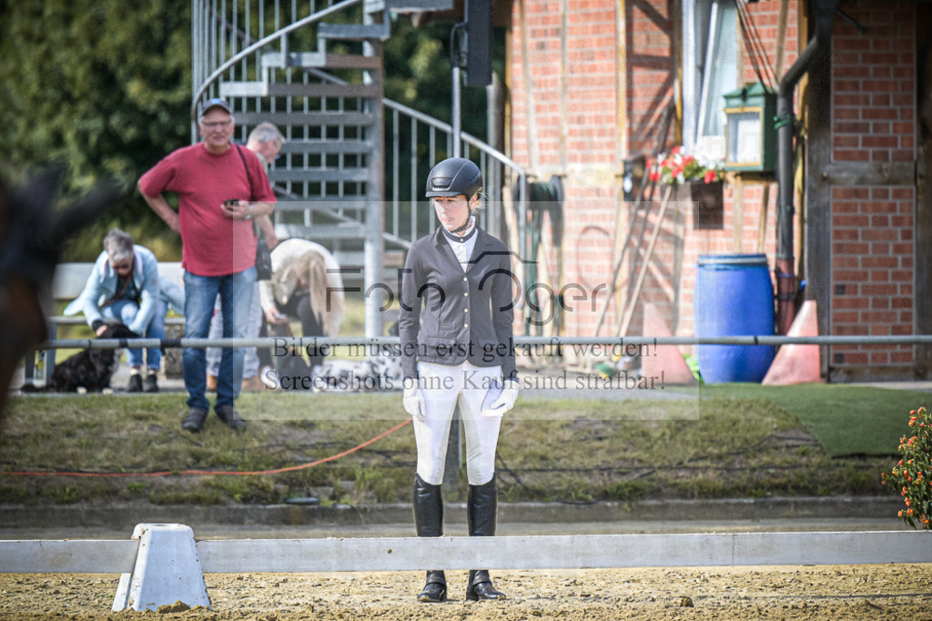 DOS_9503 | Entdecke hochwertige Reitturnierfotos von Foto Oger. Professionell, emotional und authentisch – jetzt Lieblingsmomente im Shop bestellen.Deutschlandweite Turnierfotografie. - Realisiert mit Pictrs.com