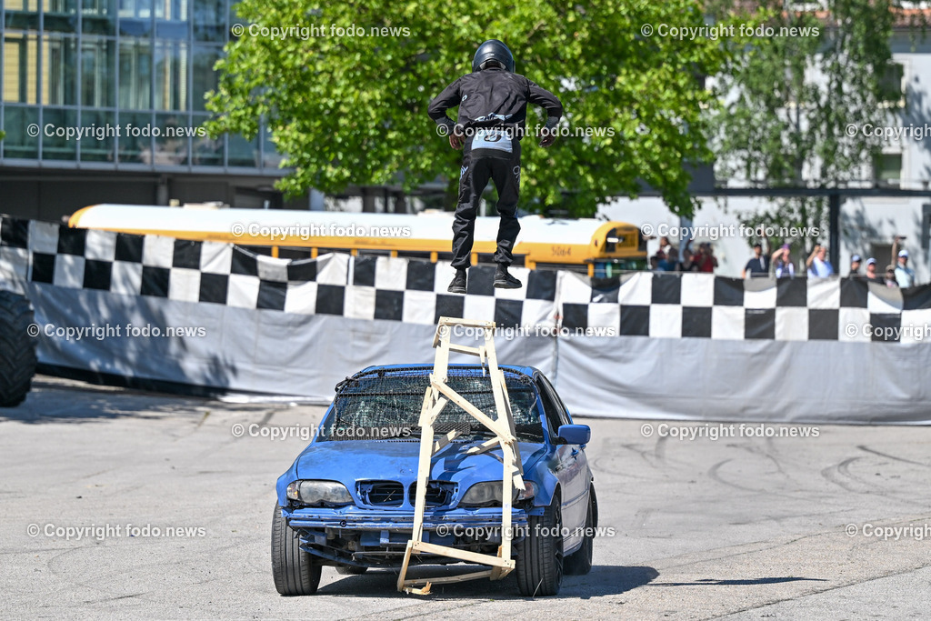 Linz_ Autostunt_ Monstertruck_ Show_ 20.05.2024-16 | 20.05.2024, Linz, AUT, Stuntshow, im Bild Linz, Autostunt, Monstertruck, Show, Schrottauto, Stuntman, Motor, Artistik, Ueberschlag, Feuershow, Zuschauer