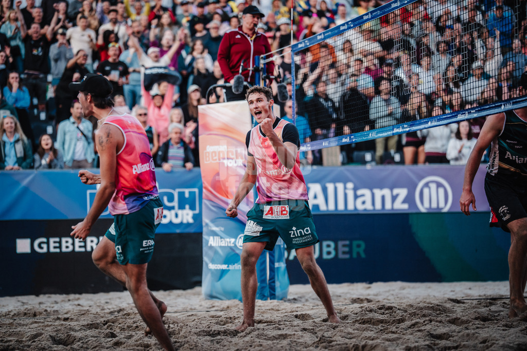 Beachvolleyball | Männer | Deutsche Meisterschaften 2025 Timmendorfer Strand | 05.09.2025 | v.l. Niklas Held und Hennes Nissen jubeln