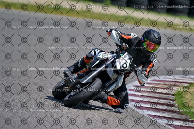 26BT02-1626 | markuskiefer.com - Realisiert mit Pictrs.com