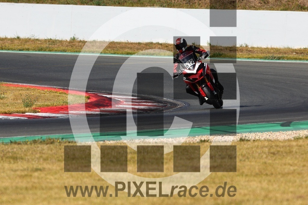 0622-20240909_01968 | Schöne Erinnerungen an spannende Momente - das festzuhalten ist unser Job. PIXELrace.de ist seit 2003 auf den Rennstrecken Europas unterwegs um die Action draußen beim Fahren und die wunderbare Stimmung imm Fahrerlager für euch einzufangen.