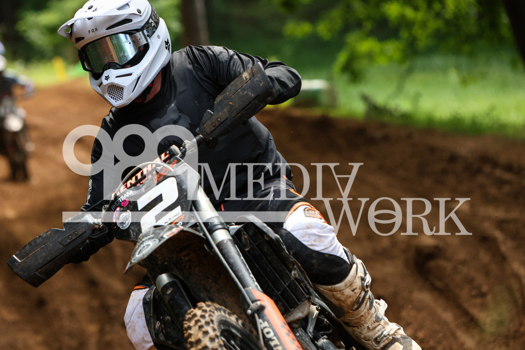 5E6A5084 | 989 MEDIAWORK