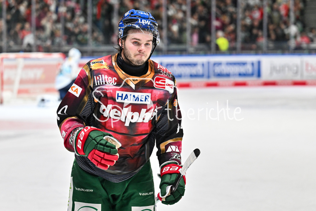 Augsburger Panther - Dresdner Eislöwen | AUGSBURG, DEUTSCHLAND - 06. MÄRZ: Jubel der Hausherren nach dem Treffer zum 6-2 durch D. J. BUSDEKER (Augsburger Panther 14) / Tor / Torschuetze / Freude / Happy während dem Match zwischen den Augsburger Panthern und den Dresdner Eislöwen am 49. Spieltag der Penny DEL im Curt Frenzel Stadion
