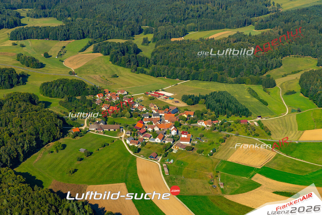 Das Luftbild zeigt : Allersdorf Gößweinstein - Die Luftaufnahme wurde 2024 vom UL-Flugzeug aus erstellt ( keine Drohne ) - Hochauflösende Luftaufnahme - Für grossformatige Ausdrucke geeignet. Die Geschenkidee !Mit Lizenz und Bildrechte bestellbar
