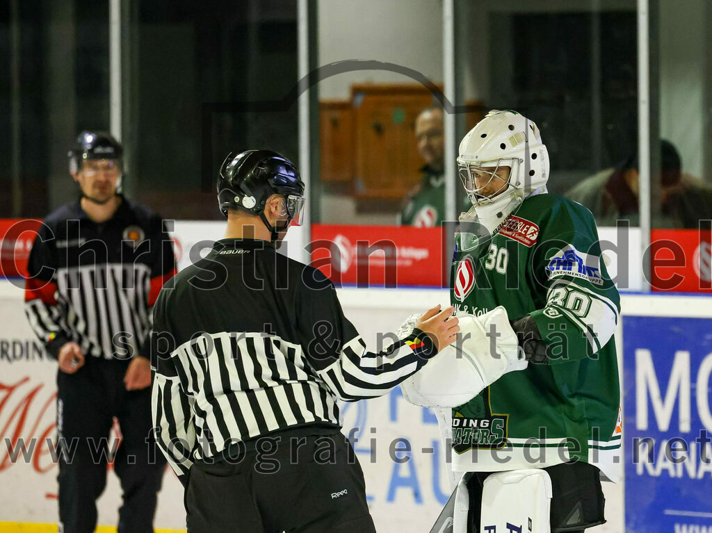 2023-11-17_007_TSV_Erding_gegen_EA_Schongau | Erding, Deutschland, 17.11.2023:
Eishockey, Bayernliga Vorrunde 2023 / 2024, 10. Spieltag, TSV Erding gegen EA Schongau, Endergebnis: 12:4

Torwart Patrick Mayer (Erding Gladiators, #30)

Foto: Christian Riedel / fotografie-riedel.net
