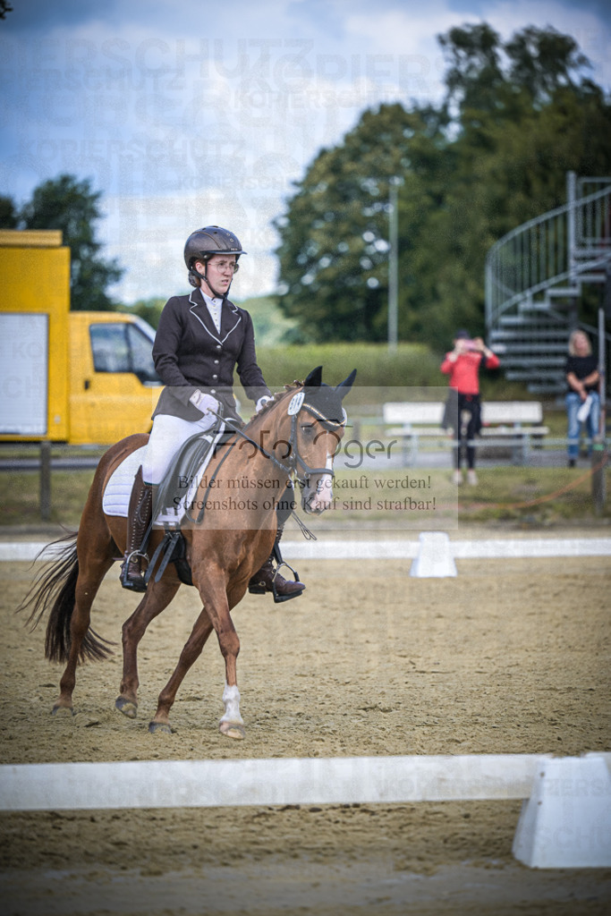 DOS_2452 | Entdecke hochwertige Reitturnierfotos von Foto Oger. Professionell, emotional und authentisch – jetzt Lieblingsmomente im Shop bestellen.Deutschlandweite Turnierfotografie. - Realisiert mit Pictrs.com