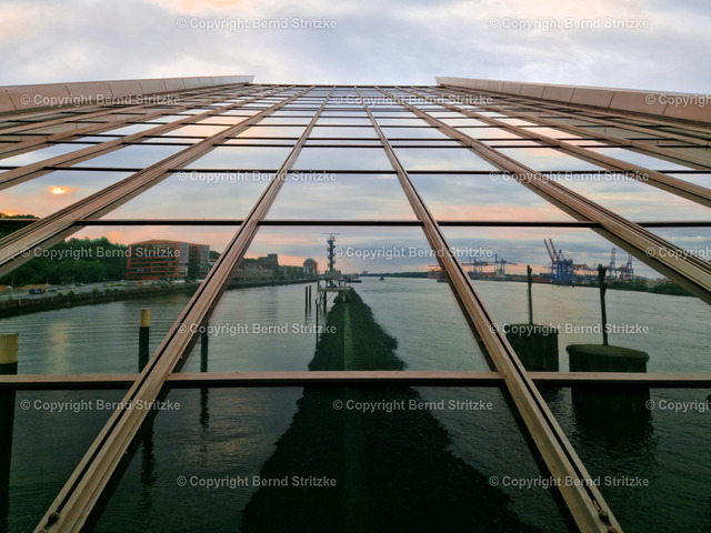 20240616_203749 | Hamburg Tagestour 16. Juni 2024 - Realized with Pictrs.com