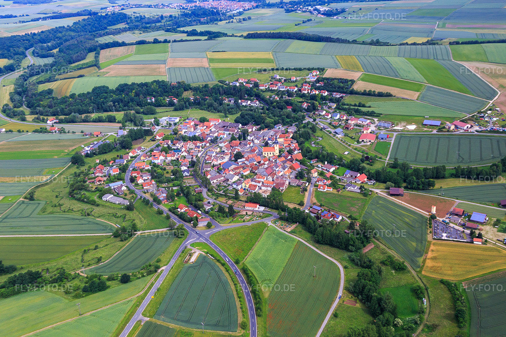 Luftbild: Ortsansicht von Südwesten im Ortsteil Kleineibstadt in Großeibstadt im Bundesland Bayern in Deutschland. Foto: IMG_089875.jpg vom 11.06.2016 durch Werner Riehm/FLY-FOTO.de