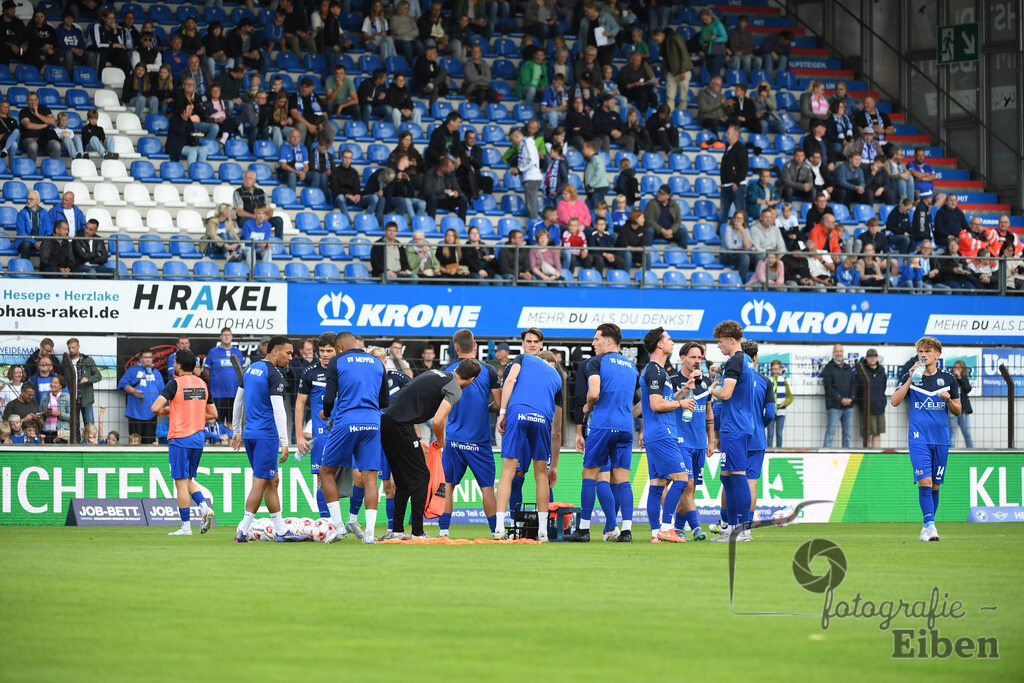 SV Meppen-VfB Lübeck | Herren Regionalliga Nord; SV Meppen (blau)-VfB Lübeck (weiß) am 01.08.2025 in Meppen (Hänsch-Arena), Photo: Philip Eiben 2025 - Realisiert mit Pictrs.com