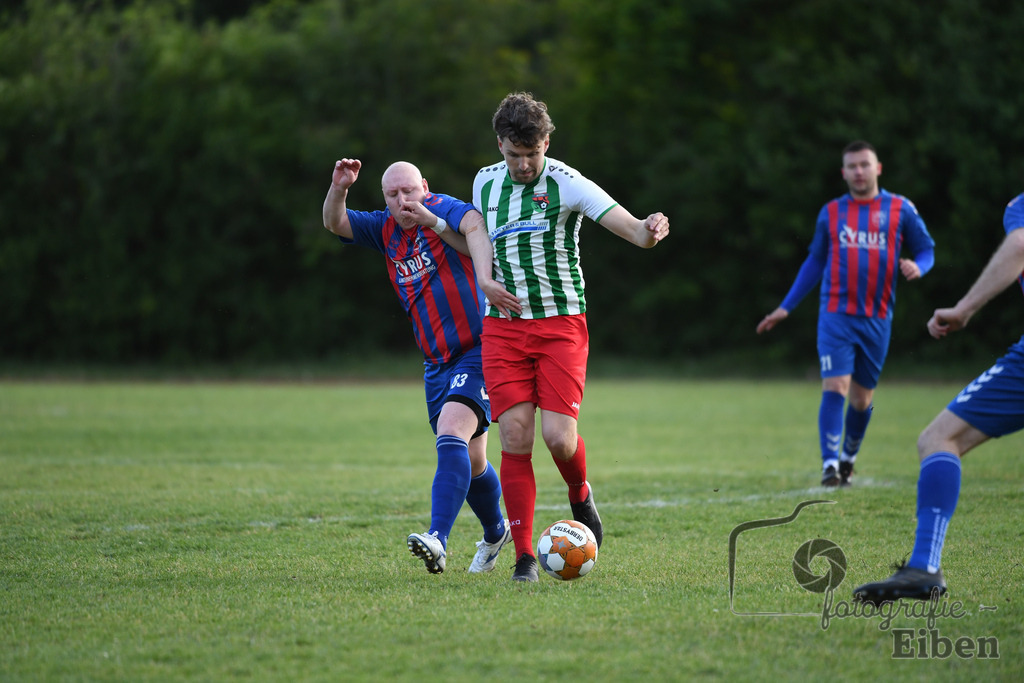 TuS Ofen-SG FriPe | Herren 1. Kreisklasse Süd, Jade-Weser-Hunte; TuS Ofen (blau)-SG FriPe (weiß) am 28.05.2025; in Ofen (), Photo: Philip Eiben 2025 - Realisiert mit Pictrs.com