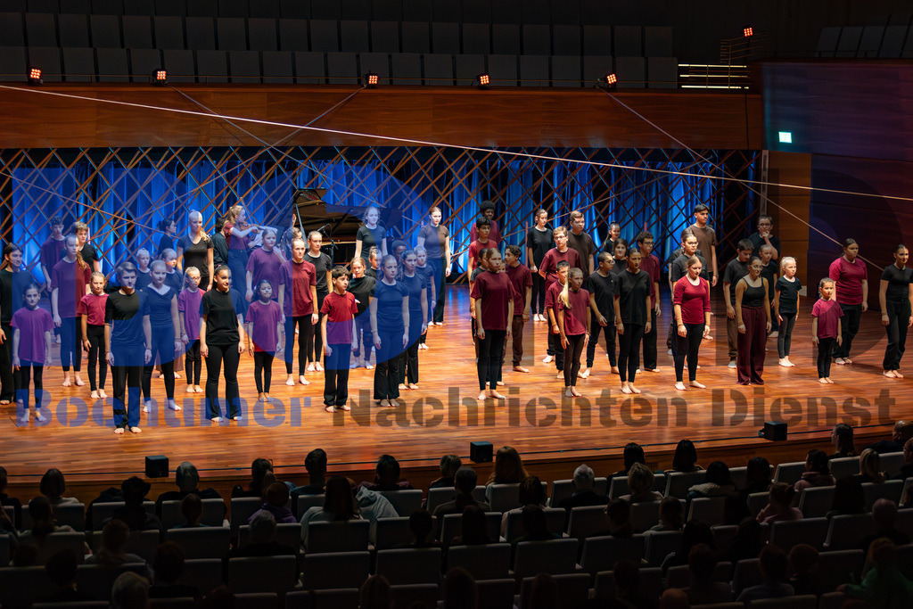 SES_ZWIBOC20250204-43 | bond - Realisiert mit Pictrs.com