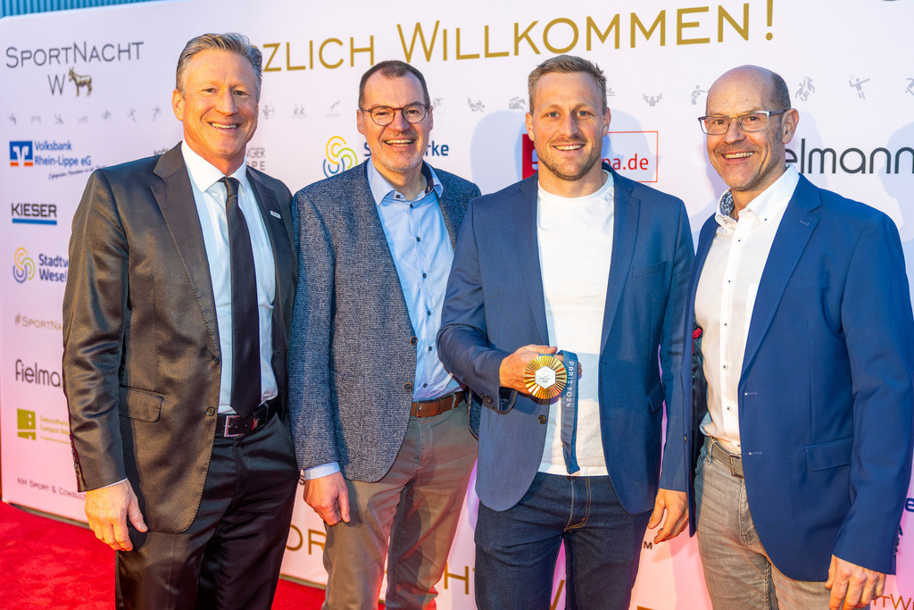 top-top.de 260306-240 | Foto, Video, Fotografie, Videografie, Fotobox, DJ, Discjockey, Musik, Musikbox, Veranstaltung, Photobooth, Amazon, Ebay, Buchtipp, Bestseller, Autor, Verlag, Buch, Wesel, Hamminkeln, NRW, Dinslaken, Rees, Drohne, Hochzeit, Party, Fotobox, Wesel, Fotograf