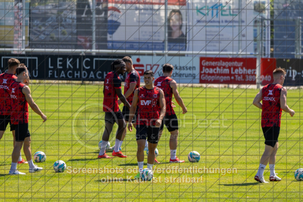 20250629_111936_1745 | #,1.Göppinger SV, Fussball, Oberliga BW - Trainingsauftakt, Saison 2025/2026, Rasensportplatz Stadion SV Göppingen, Hohenstaufenstr. 116, 73033 Göppingen, 29.06.2025 - 10:30 Uhr,Foto: PhotoPeet-Sportfotografie/Peter Harich