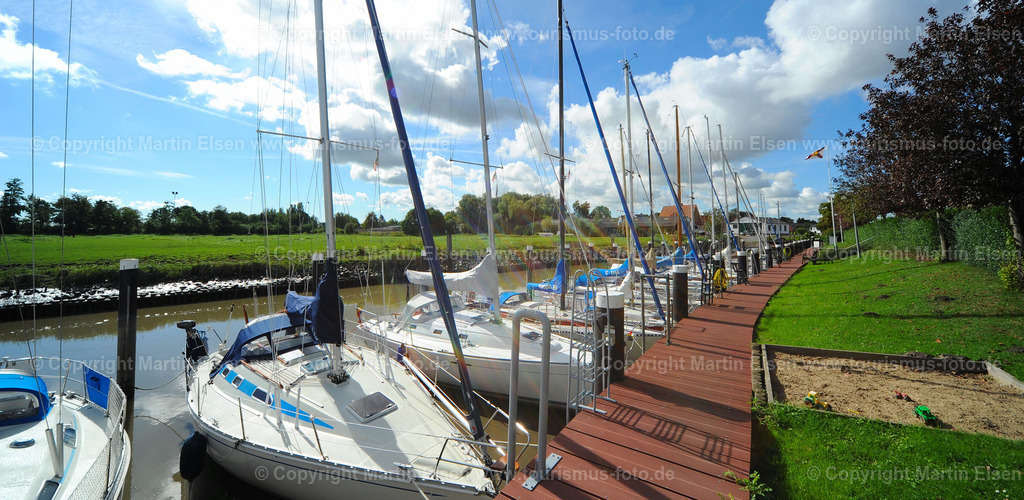 Freiburg_ELS_608069412p | Freiburg - Aufnahmedatum: 31.08.2010, Aufnahmehöhe:  m, Koordinaten:  - , Bildgröße: 2421 x  1181 Pixel - Copyright 2010 by Martin Elsen, Kontakt: Tel.: +49 157 74581206, E-Mail: info@schoenes-foto.deSchlagwörter: - Realisiert mit Pictrs.com