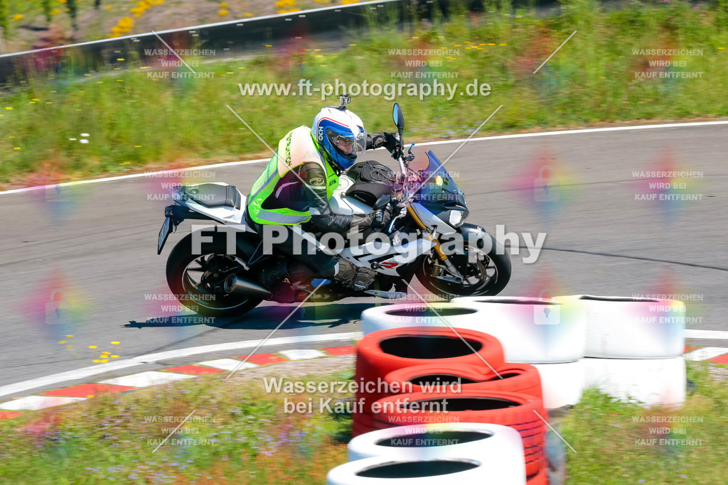 Moto-TeamOBK-22352 | Hier findet Ihr Bilder von Touristenfahrten auf der Nürburgring Nordschleife oder von anderen Veranstaltungen die ich besucht habe. Viel Spass beim Durch Schauen 
