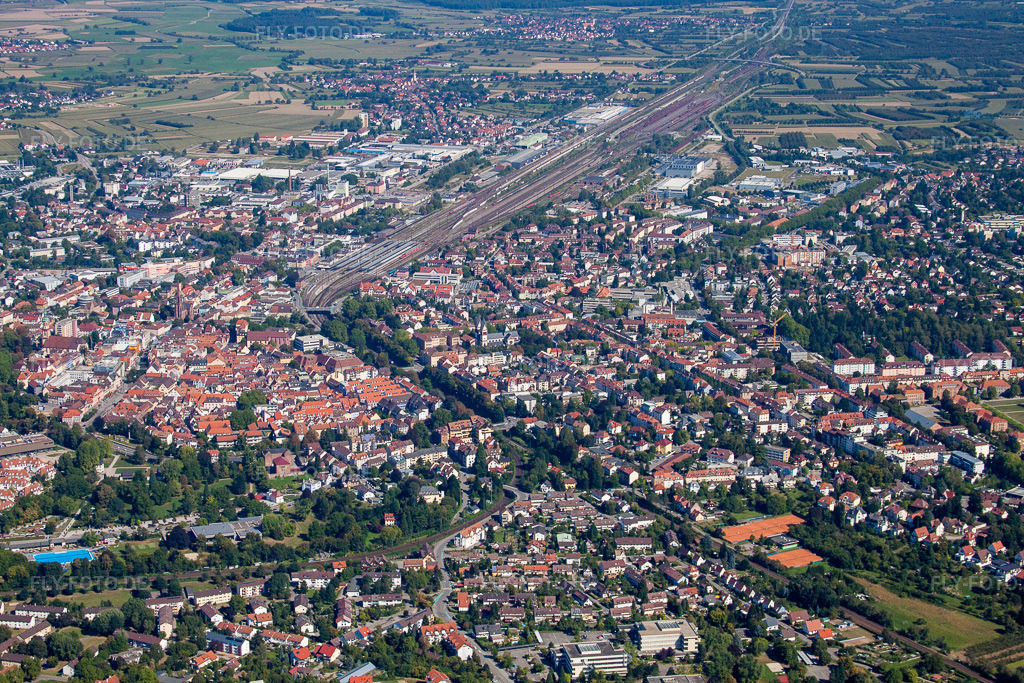 Luftbild: Offenburg von Südosten in Offenburg im Bundesland Baden-Württemberg in Deutschland. Foto: IMG_20822.jpg vom 31.08.2009 durch Werner Riehm/FLY-FOTO.de