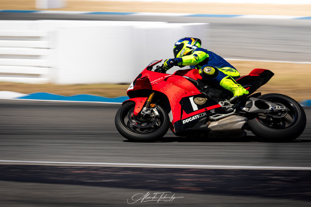 Ducati Trackday Hockenheimring 2026 | Entdecken Sie die faszinierende Welt von Alexander Tschuncky Arts: Kreative Fotografie, atemberaubende Automobilkunst und hochwertiger Bilderdruck. Lassen Sie sich inspirieren! - Realisiert mit Pictrs.com