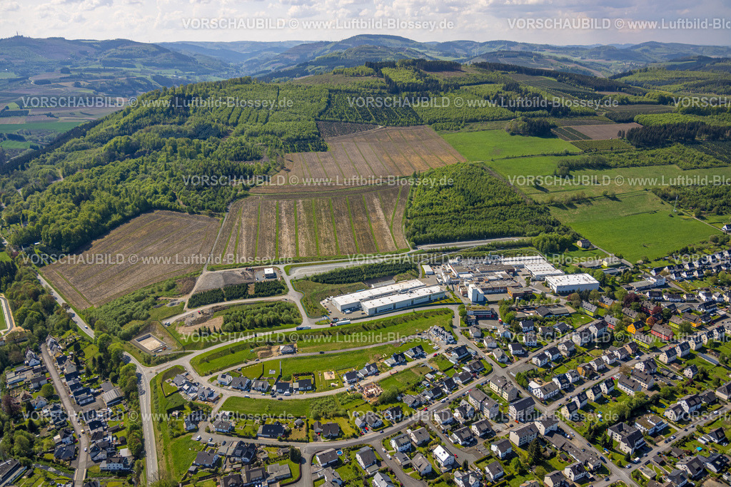 Bestwig230501107 | Luftbild, Ortsansicht Velmede, Gewerbegebiet Kapellenstraße, Howmet Aerospace Tital GmbH, Neubaugebiet Thomas-Mann-Straße, Bestwig, Sauerland, Nordrhein-Westfalen, Deutschland