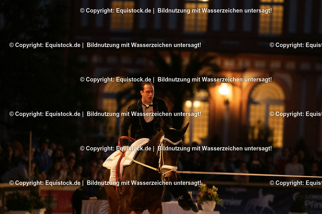 20230527_Voltigieren_NASPA_Flutlicht_0685 | equistock