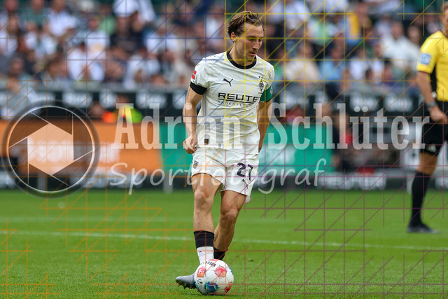 Borussia Mönchengladbach vs Hamburger SV - Bundesliga  | Mönchengladbach, Deutschland, 24.08.25:   Rocco Reitz (Borussia Mönchengladbach) in Aktion am Ball, Einzelaktion waehrend des Spiels der Bundesliga zwischen Borussia Mönchengladbach vs Hamburger SV im Stadion im Borussia Park(Foto von Brauer-Fotoagentur / Adrian Schlueter)