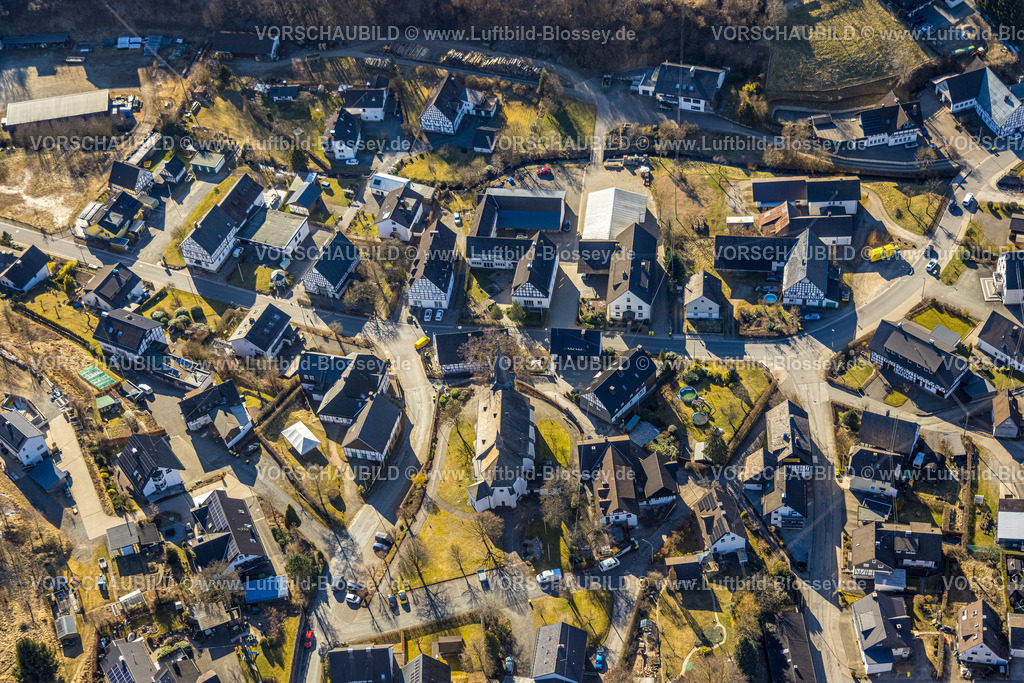 Kirchhundem250308912Heinsberg | Luftbild, Wohngebiet Ortszentrum mit kath. Kirche St. Katharina Heinsberg, Kirchhundem, Sauerland, Nordrhein-Westfalen, Deutschland