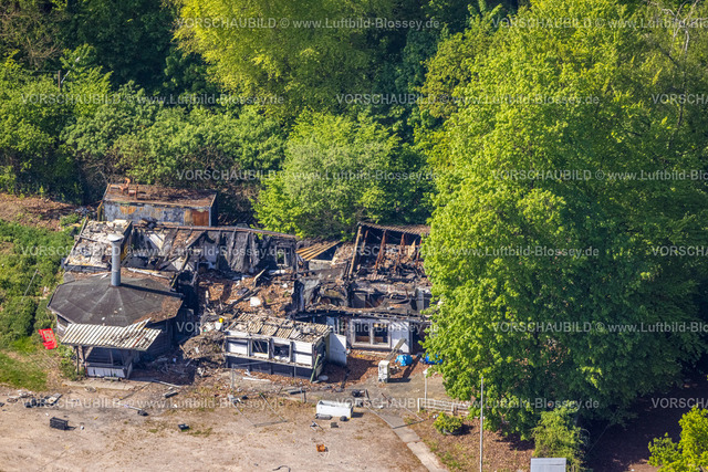 Hagen240504280 | Luftbild, Blau-Gold-Clubhaus Vereinsheim, abgebranntes zerstörtes Haus an der Lohestraße am Sportplatz, Emst, Hagen, Ruhrgebiet, Nordrhein-Westfalen, Deutschland