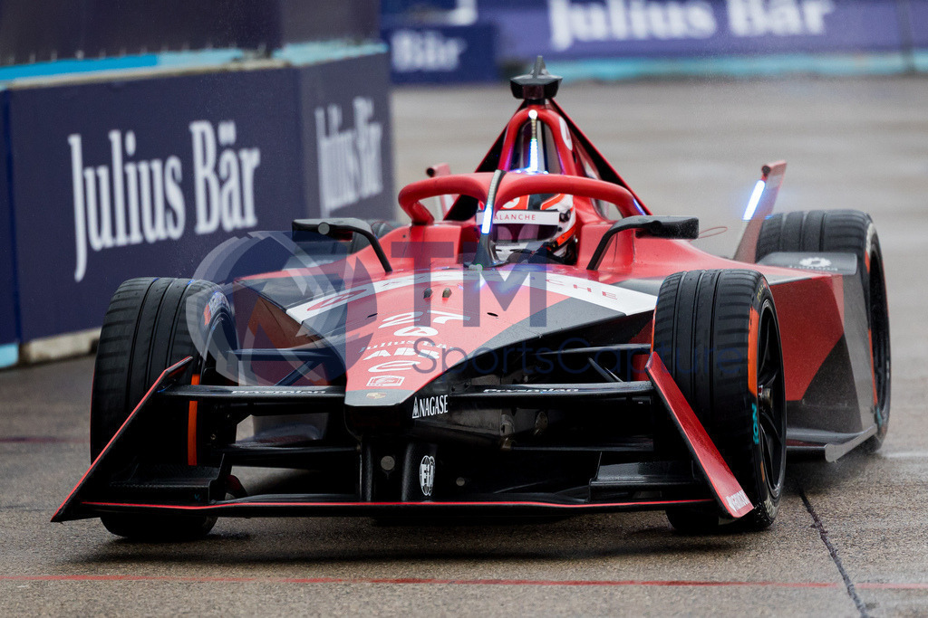 GEPA-20230423-101-147-0065 | BERLIN,GERMANY,23.APR.23 - MOTORSPORTS, FORMEL E - E-Prix of Berlin, Berliner Tempelhof Airport Circuit, qualifying. Image shows Jake Dennis (GBR / Andretti). 
Photo: GEPA pictures/ Matthias Trinkl