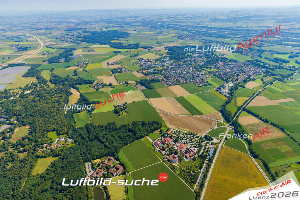 Luftaufnahme von Bad Füssing - Die Luftaufnahme wurde 2025 vom UL-Flugzeug heraus erstellt ( keine Drohne ) - Hochauflösende Luftaufnahme - für professionelle Ausdrucke geeignet. Die Geschenkidee !Mit Lizenz und Bildrechte bestellbar