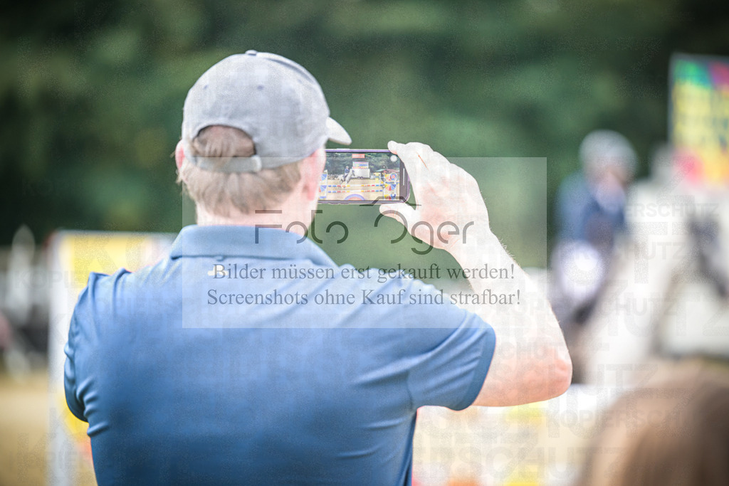 DOS_2947 | Entdecke hochwertige Reitturnierfotos von Foto Oger. Professionell, emotional und authentisch – jetzt Lieblingsmomente im Shop bestellen.Deutschlandweite Turnierfotografie. - Realisiert mit Pictrs.com