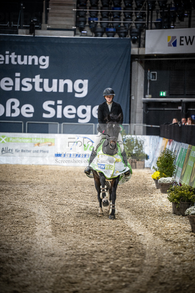 DOS_0121 | Entdecke hochwertige Reitturnierfotos von Foto Oger. Professionell, emotional und authentisch – jetzt Lieblingsmomente im Shop bestellen.Deutschlandweite Turnierfotografie. - Realisiert mit Pictrs.com