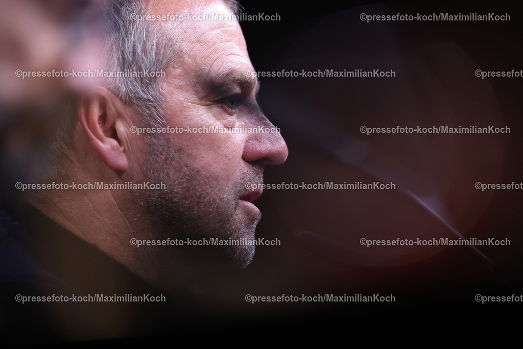 UCL11122401100 | 11.12.2024, UEFA Champions League, Borussia Dortmund - FC Barcelona, 8. Spieltag, Signal Iduna Park, Saison 2024 2025: Pressekonferenz nach dem Spiel mit den Trainern - Cheftrainer Hans-Dieter Hansi Flick (Barca)